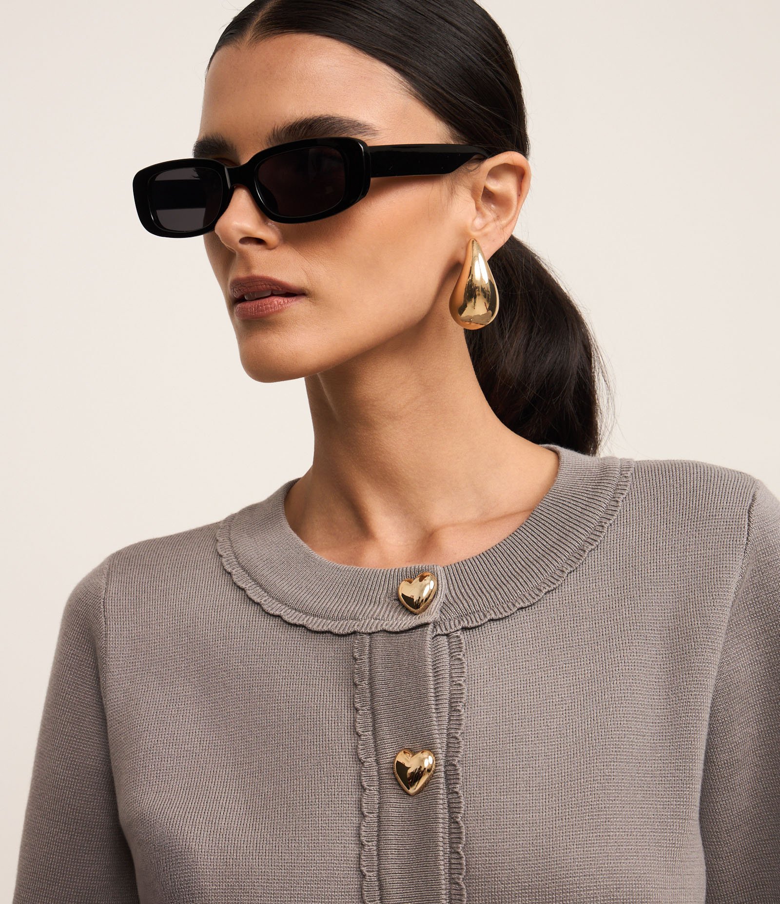 Cardigan Texturizado em Tricô com Botões de Coração Cinza 5