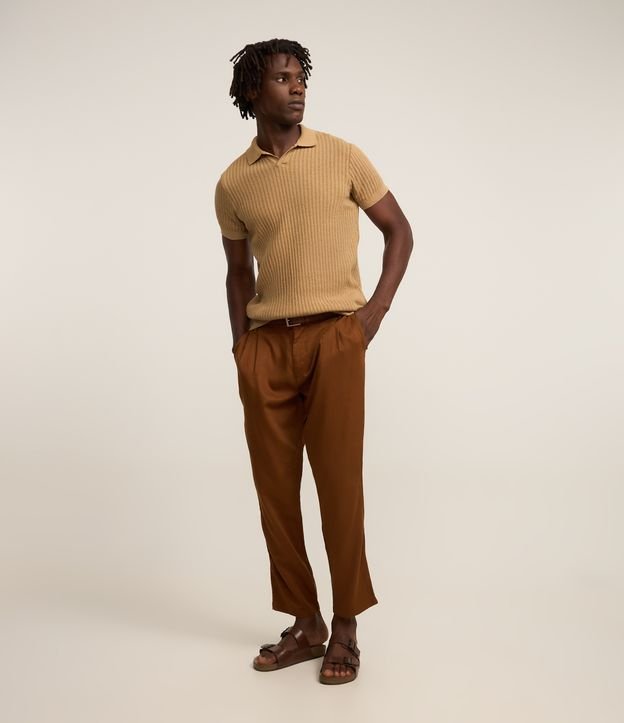 Camiseta Polo com Textura Canelada e Gola em V