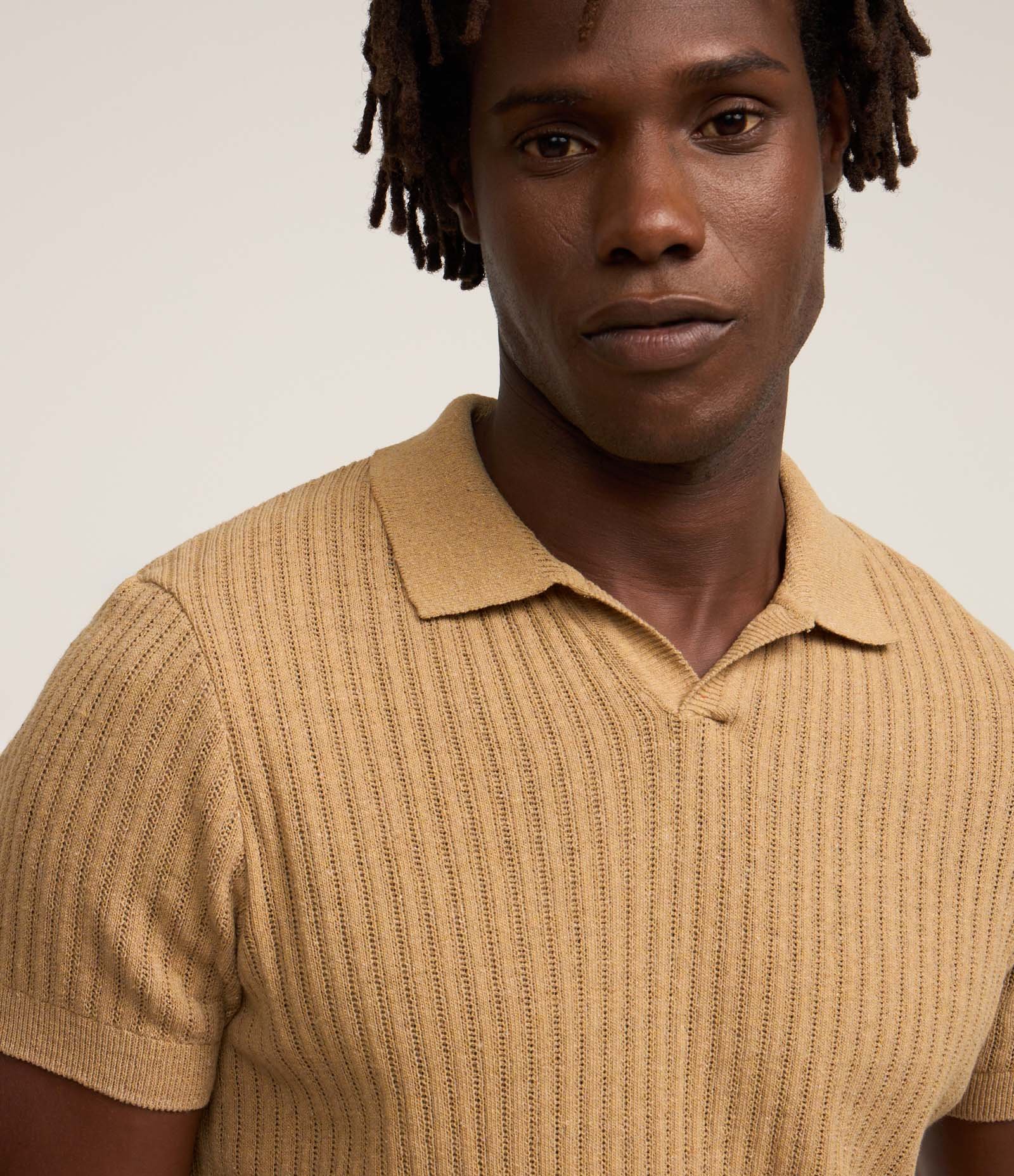 Camisa Polo com Textura Canelada e Gola em V Amarelo 3