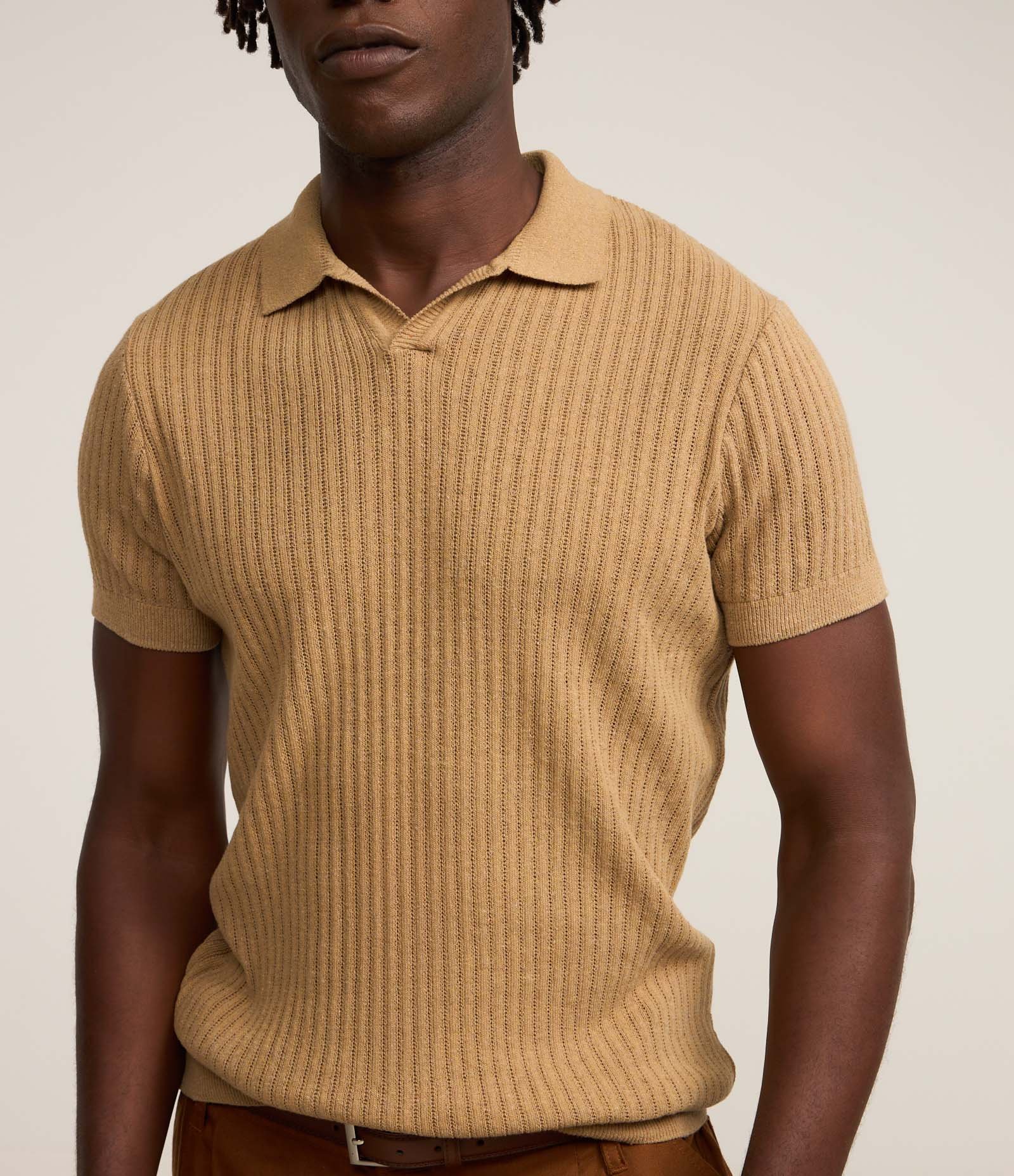 Camisa Polo com Textura Canelada e Gola em V Amarelo 4