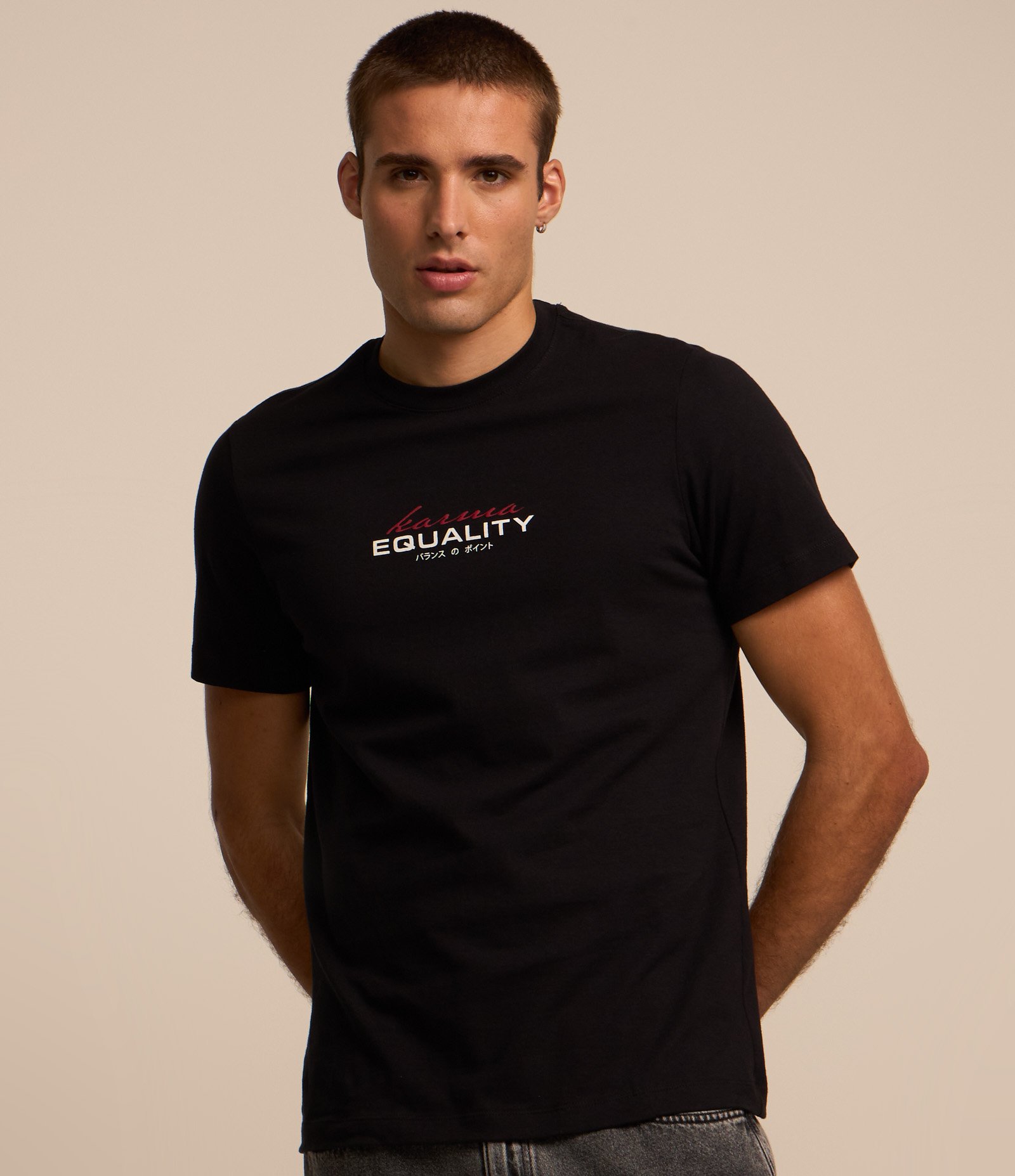 Camiseta Regular em Algodão com Estampa de Carpas Preto 3