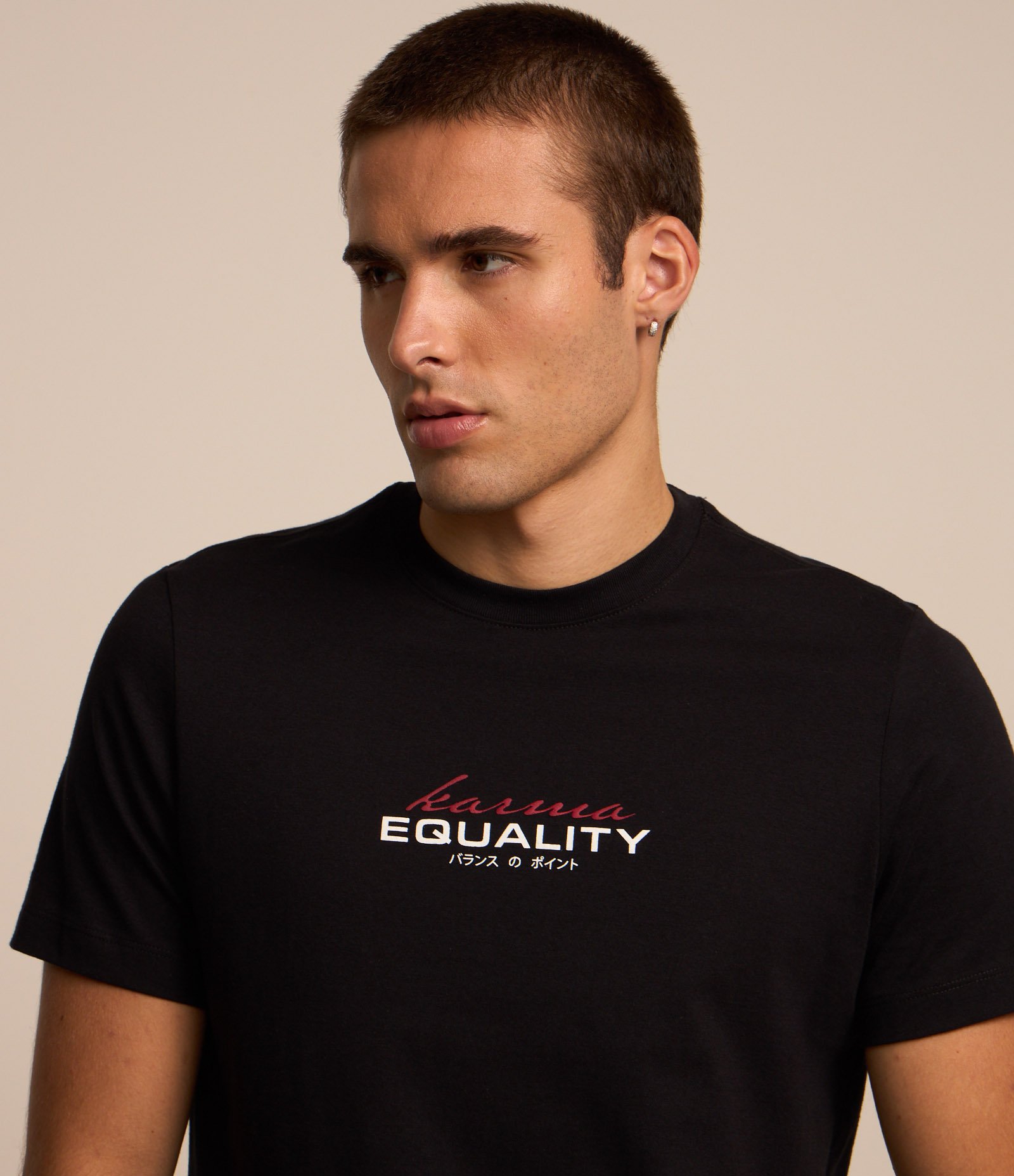 Camiseta Regular em Algodão com Estampa de Carpas Preto 4