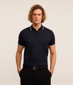 Camisa Polo com Textura Jacquard e Detalhe
