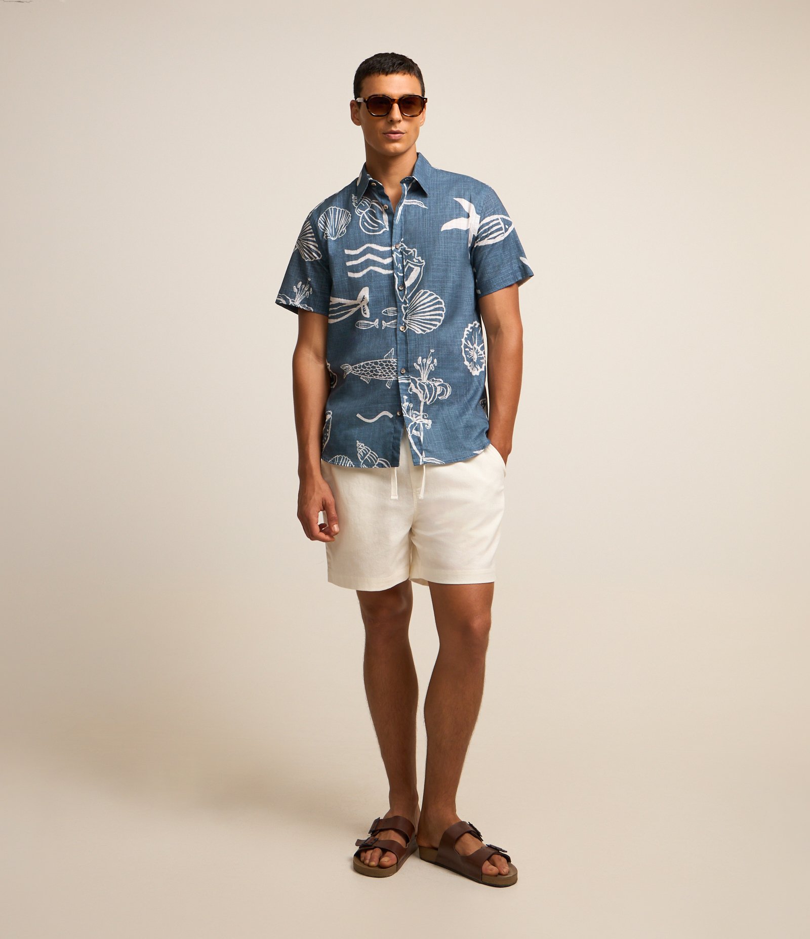 Camisa Regular em Voil com Estampa de Fundo do Mar Azul 2