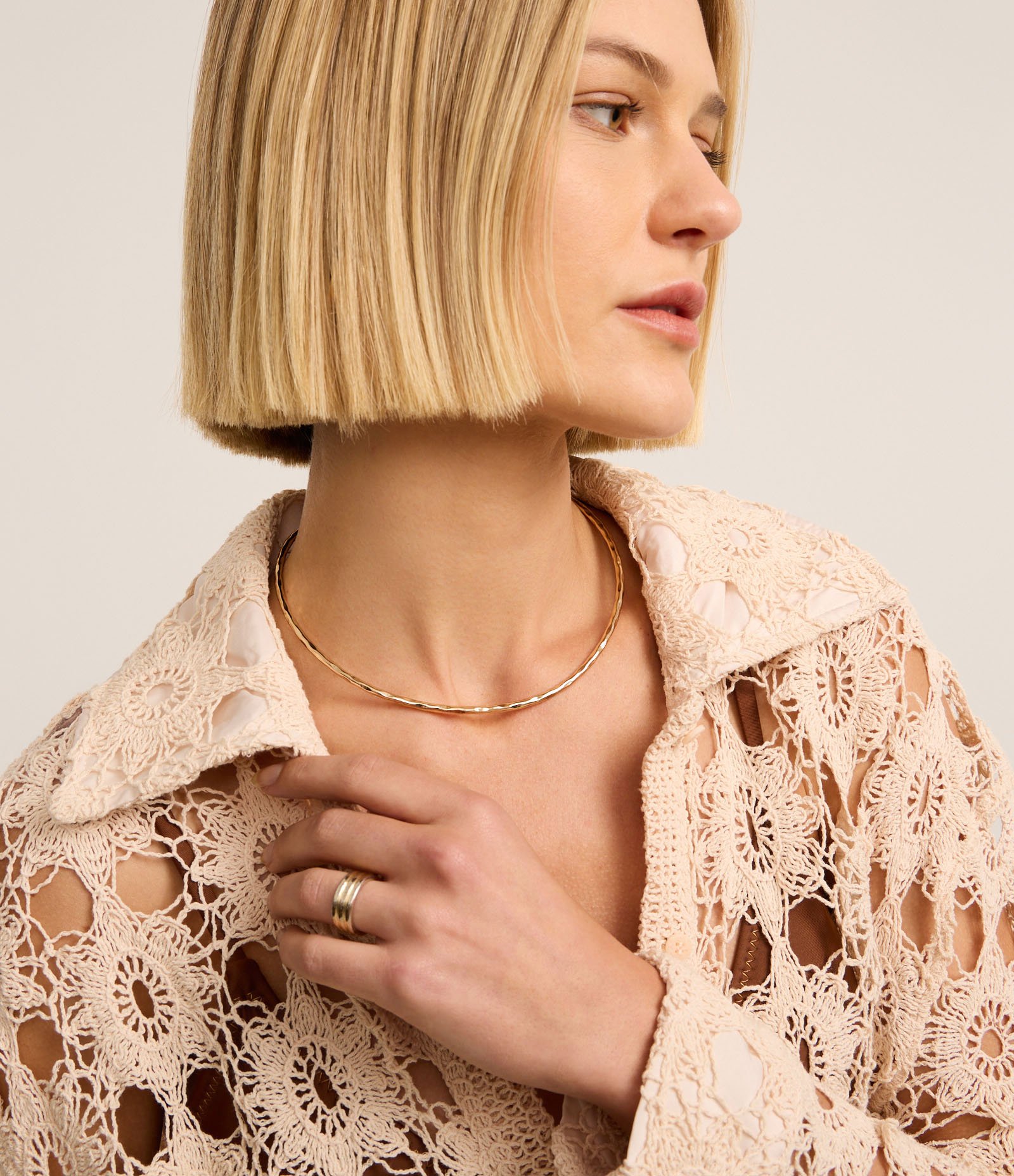 Camisa com Efeito Crochê e Vista Oculta Bege 3