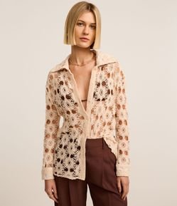 Camisa com Efeito Crochê e Vista Oculta