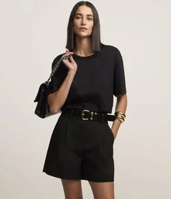 Bermuda Alfaiataria Liso com Pregas Frontais