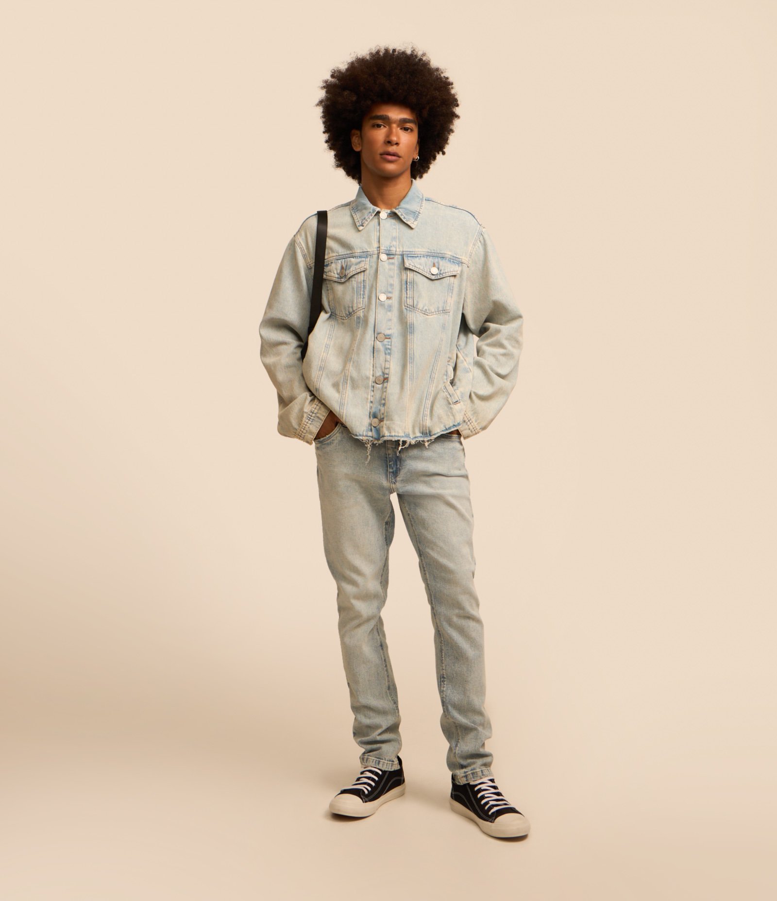 Jaqueta Jeans Trucker com Barra a Fio Azul 2