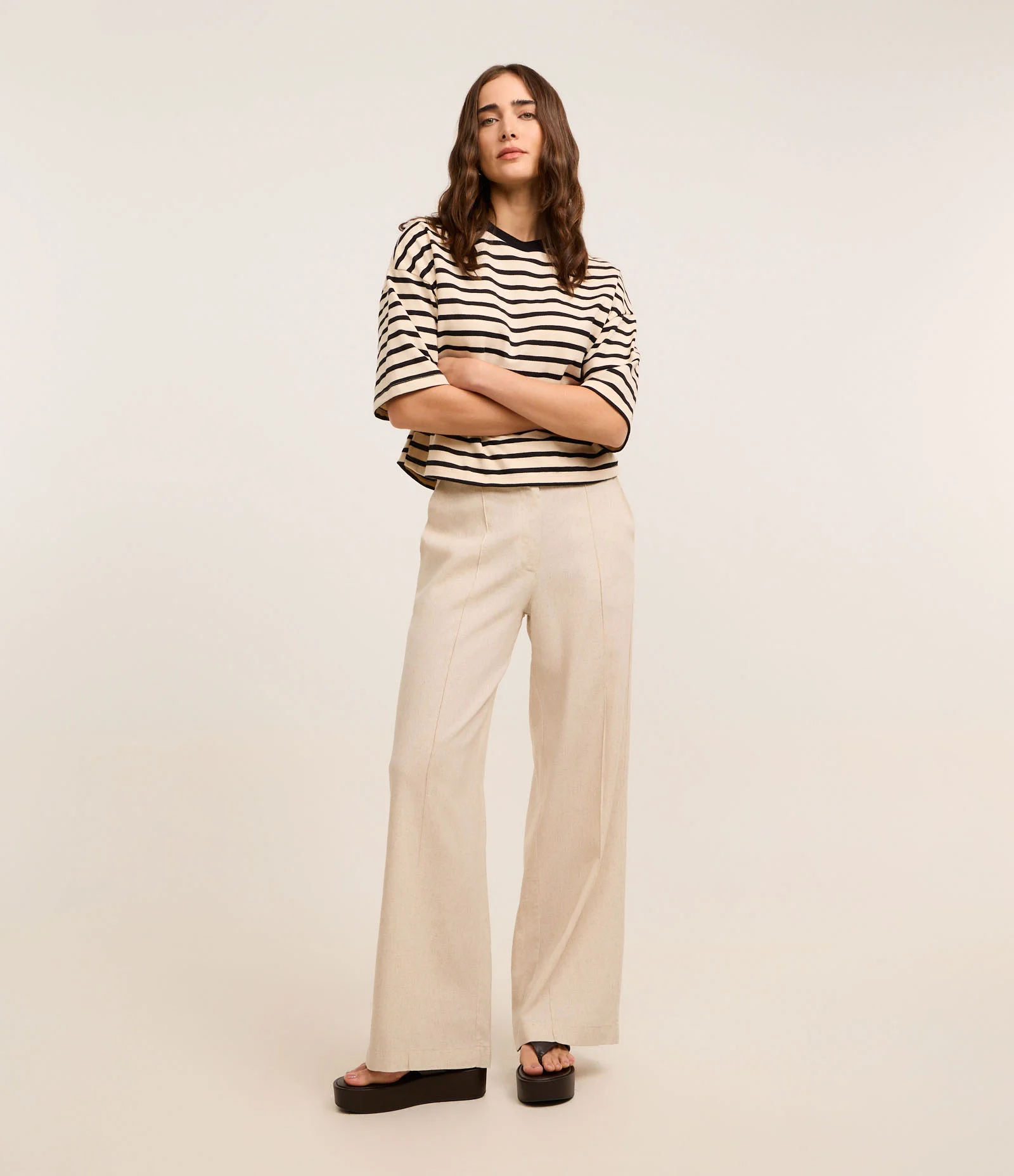 Calça Pantalona em Viscolinho com Fechamento Frontal Off White 1