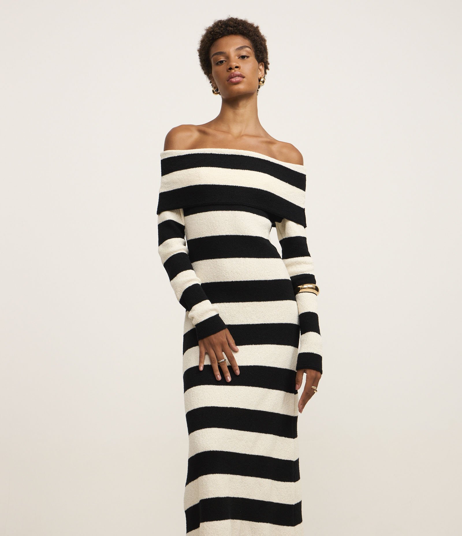 Vestido Midi em Tricô Listrado com Decote Ombro a Ombro Preto/Off White 2