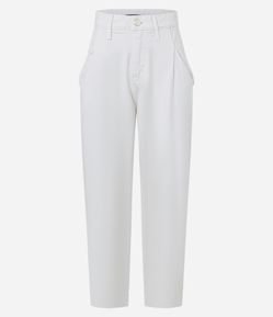 Calça Mom em Sarja com Pregas e Bolsos