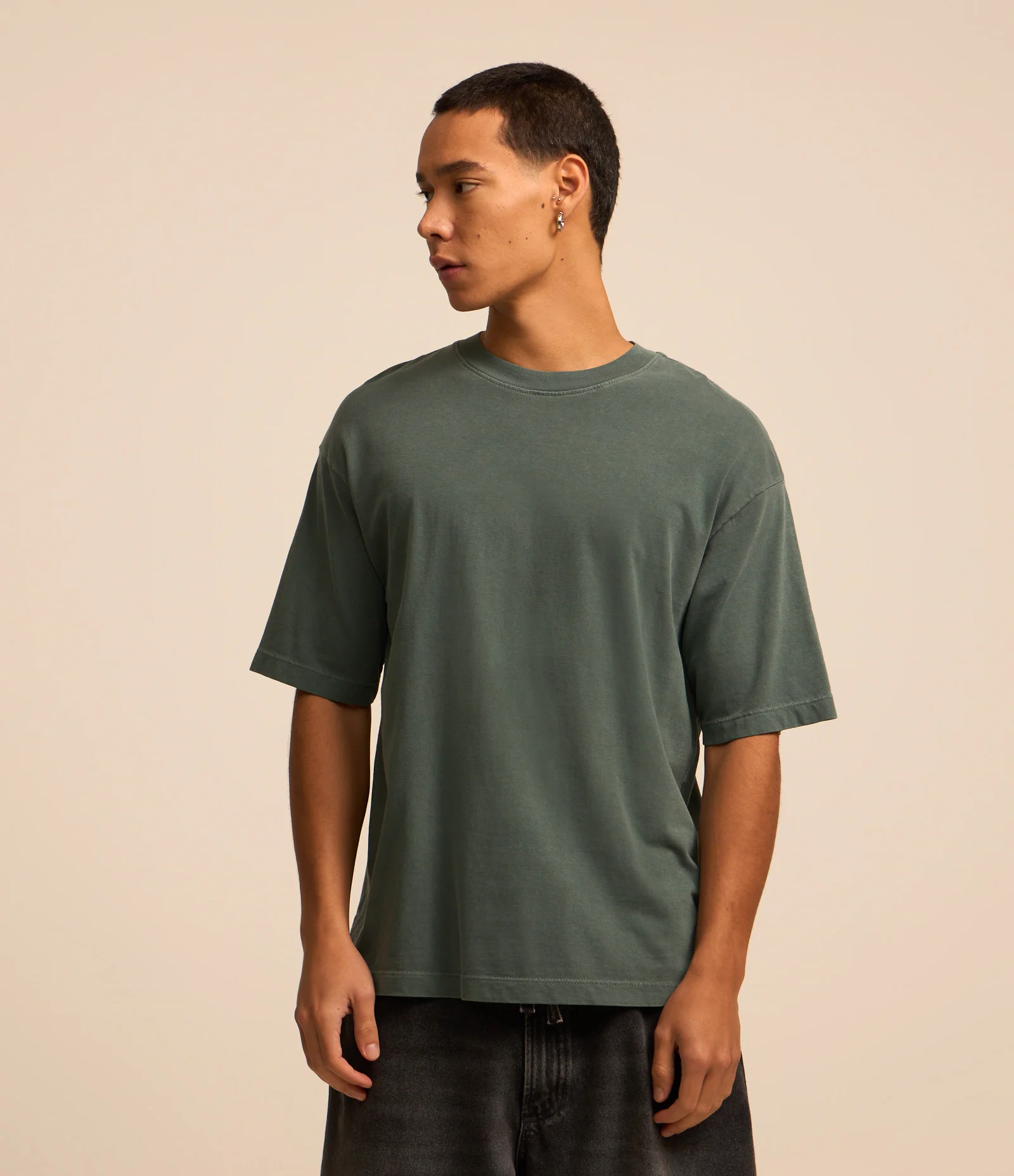 Camiseta Boxy em Algodão Estonada com Gola Alta Verde Musgo 1