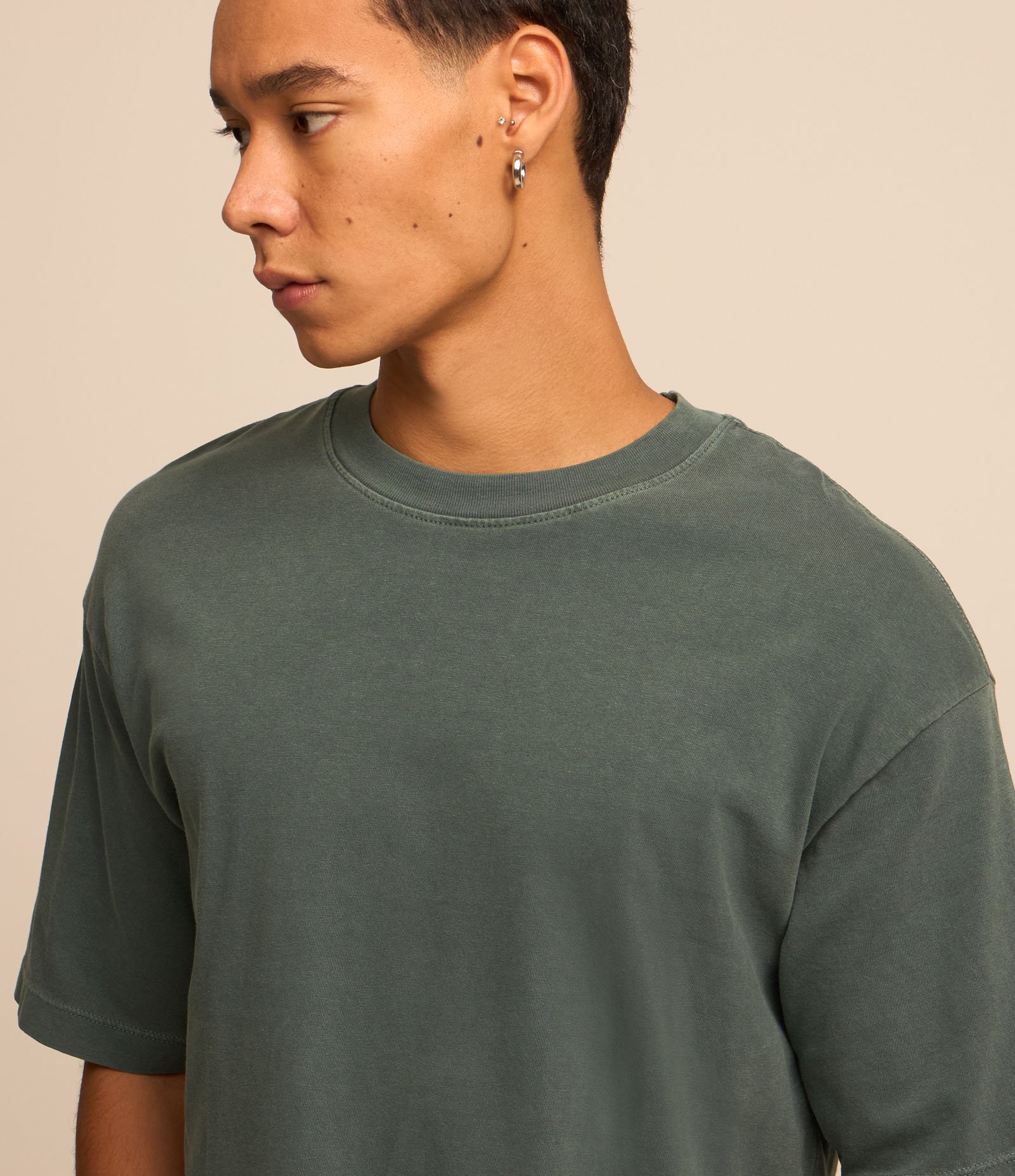 Camiseta Boxy em Algodão Estonada com Gola Alta Verde Musgo 3