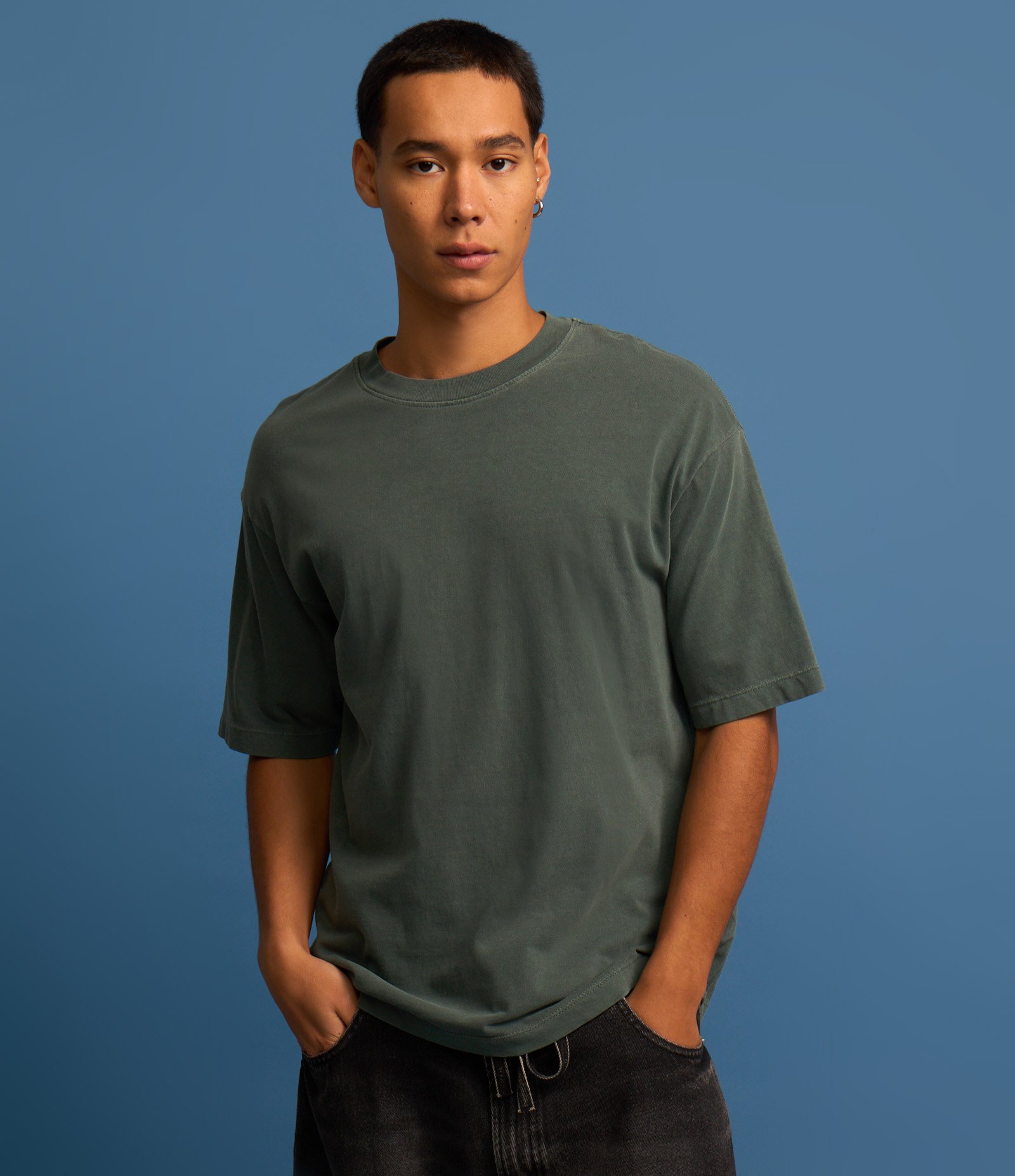 Camiseta Boxy em Algodão Estonada com Gola Alta Verde Musgo 4