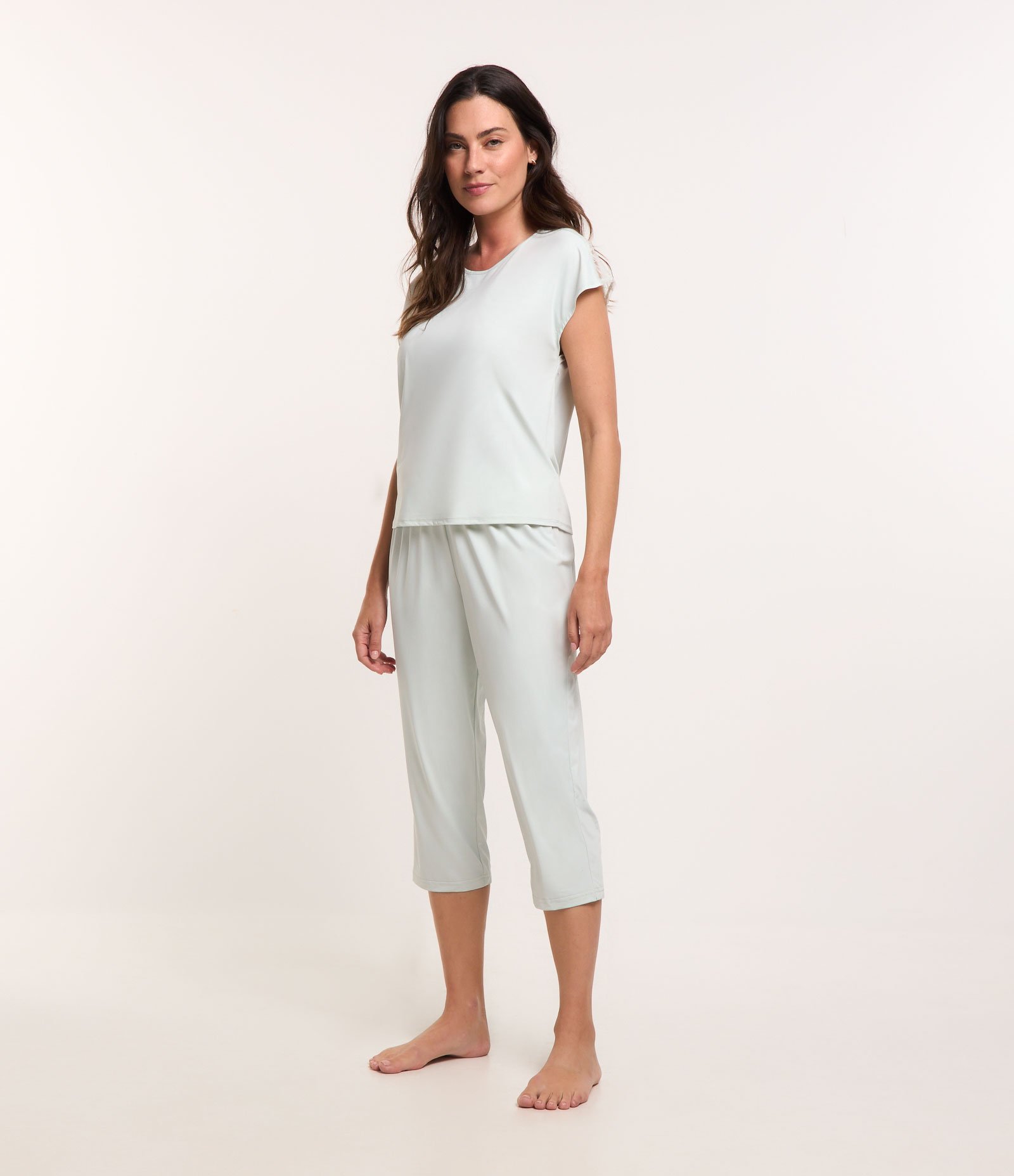 Pijama Calça Capri e Detalhes em Renda na Manga Azul 1