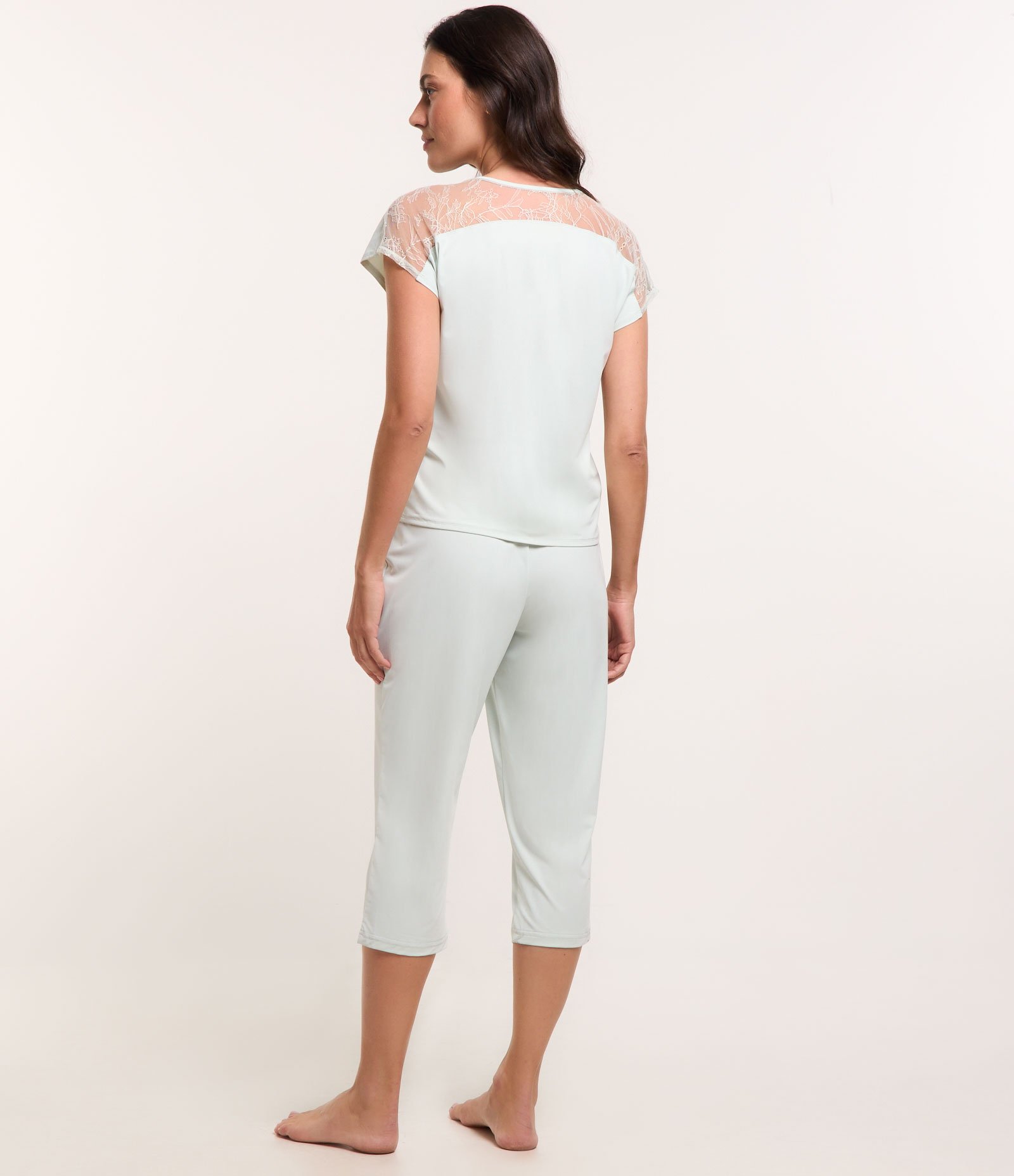 Pijama Calça Capri e Detalhes em Renda na Manga Azul 2