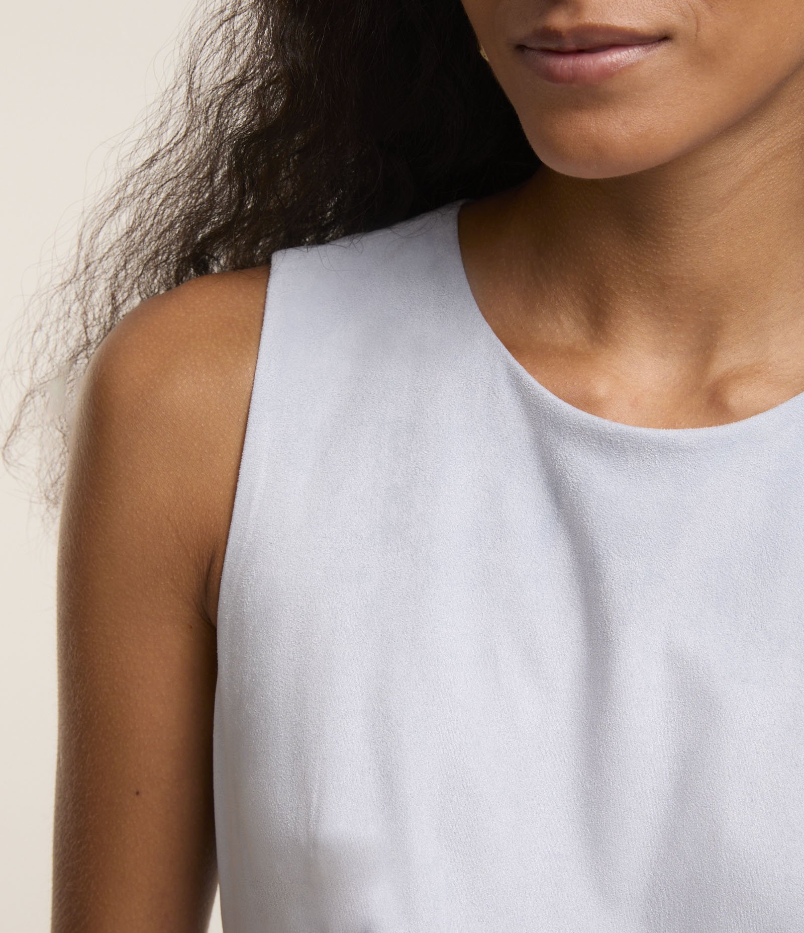 Vestido Curto em Suede Sem Manga com Decote Redondo Azul 3