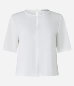 Blusa em Crepe com Vazado na Gola Redonda