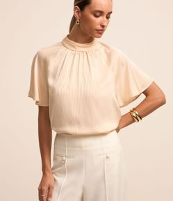 Blusa em Chiffon com Golinha Alta e Textura Listrada
