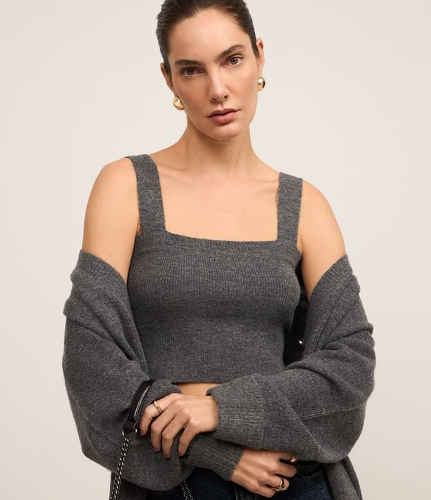 Blusa em Tricô com Decote Quadrado e Alça Larga