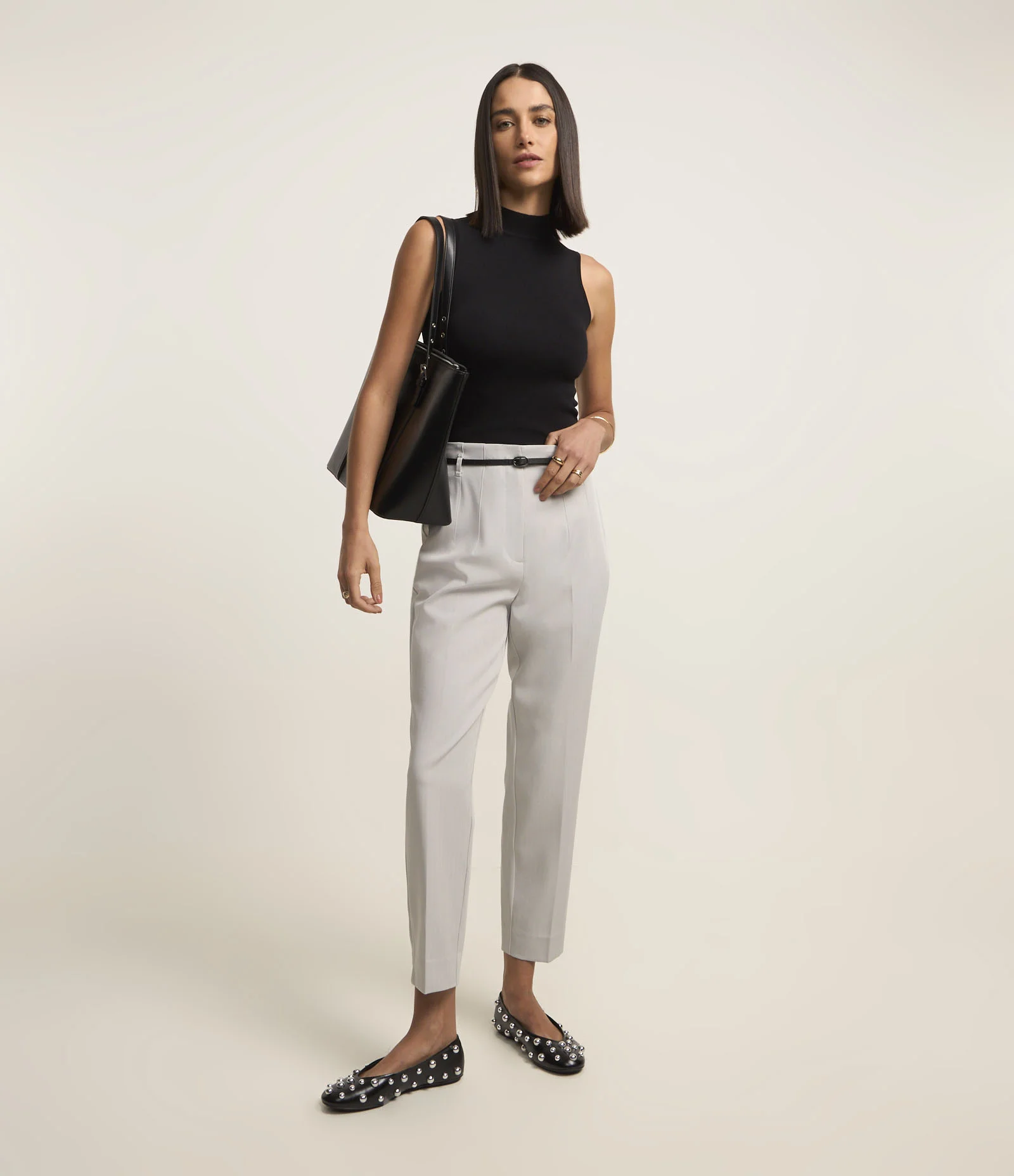 Calça Cenoura Alfaiatada com Cinto Fivela Cinza 2