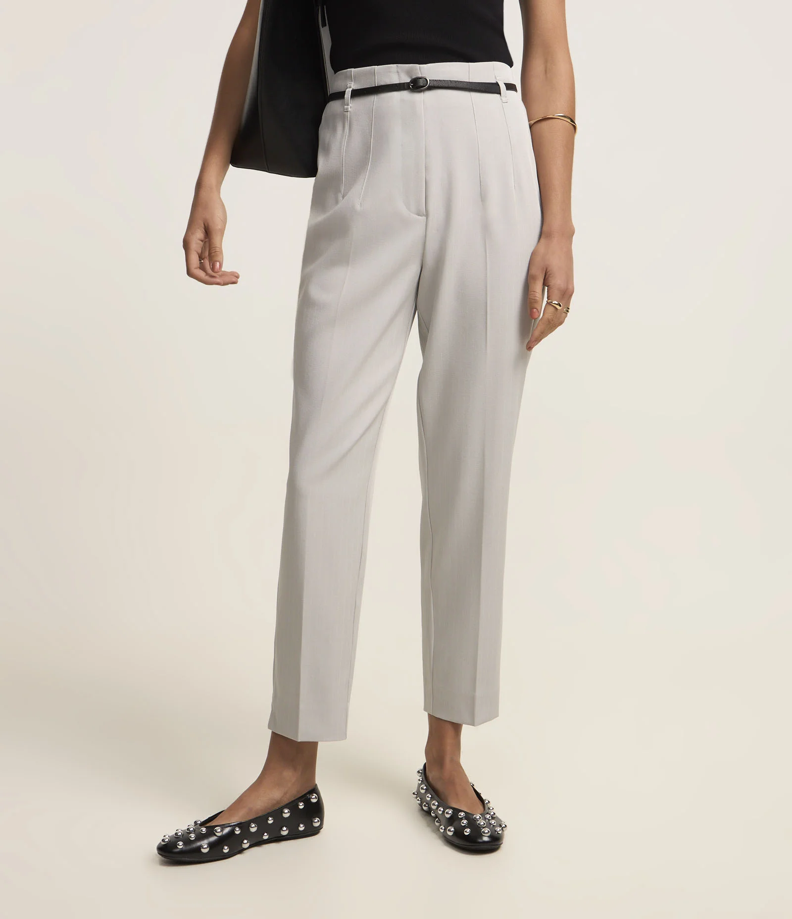 Calça Cenoura Alfaiatada com Cinto Fivela Cinza 3