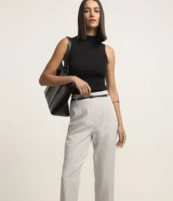 Calça Cenoura Alfaiatada com Cinto Fivela