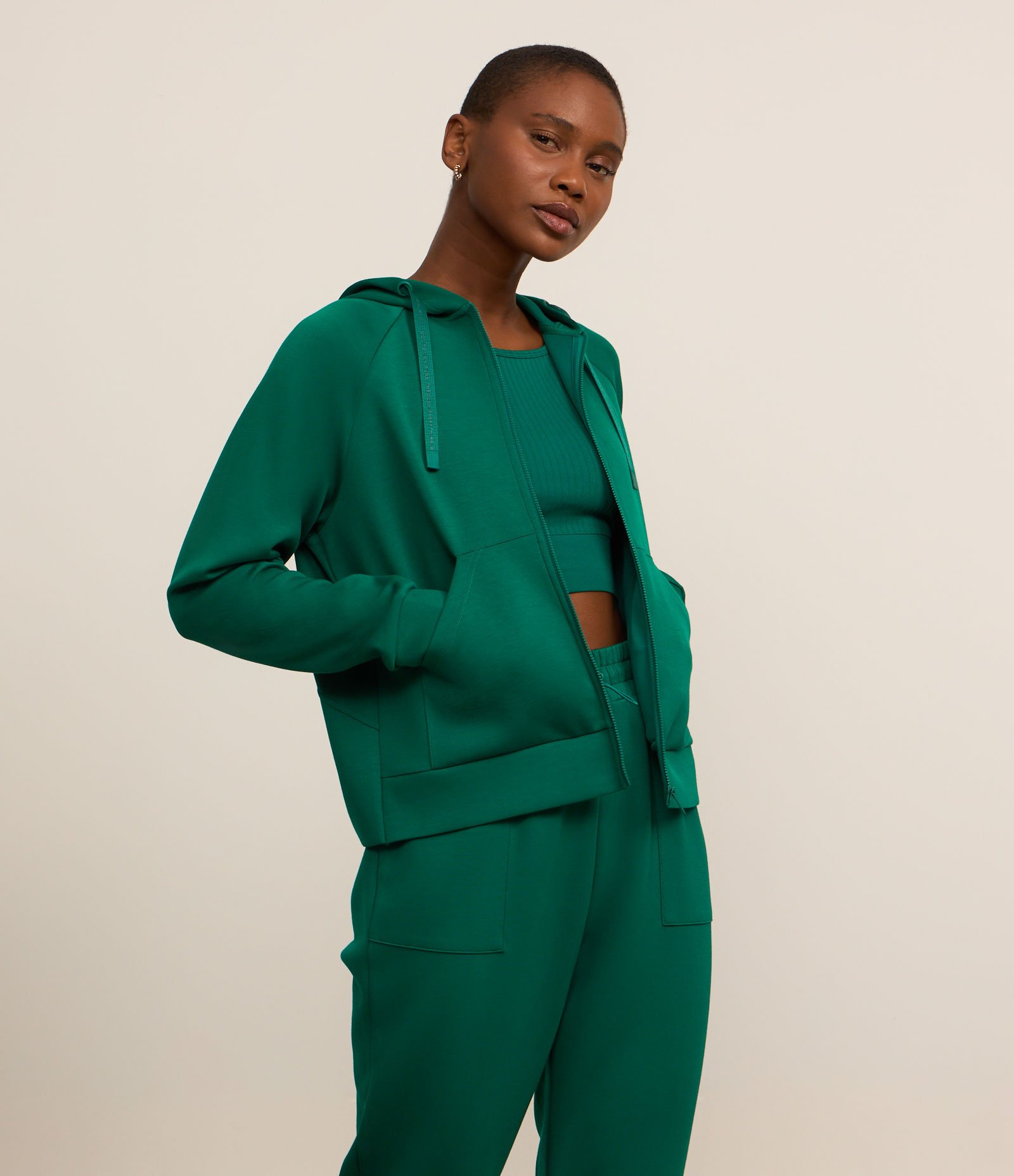 Jaqueta Esportiva em Modal com Capuz Verde 1