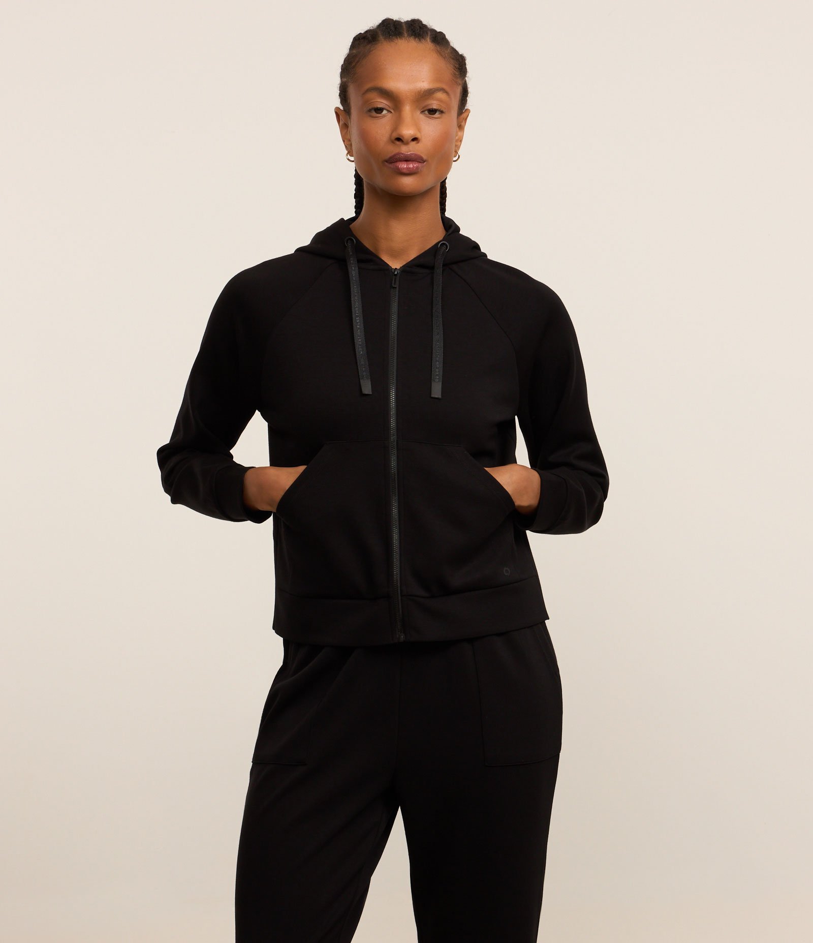 Jaqueta Esportiva em Modal com Capuz Preto 1