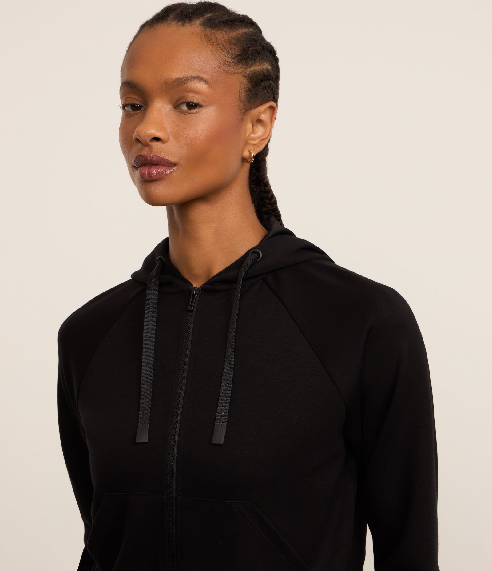 Jaqueta Esportiva em Modal com Capuz Preto 4