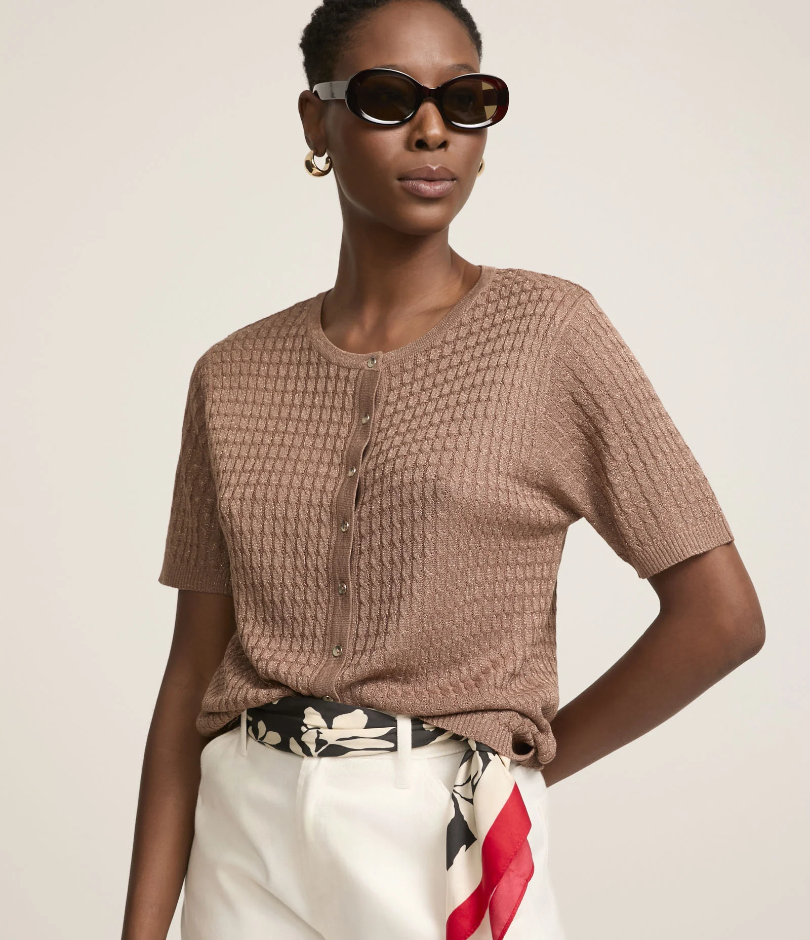 Blusa em Tricô Texturizado com Abotoamento Marrom Terroso 1