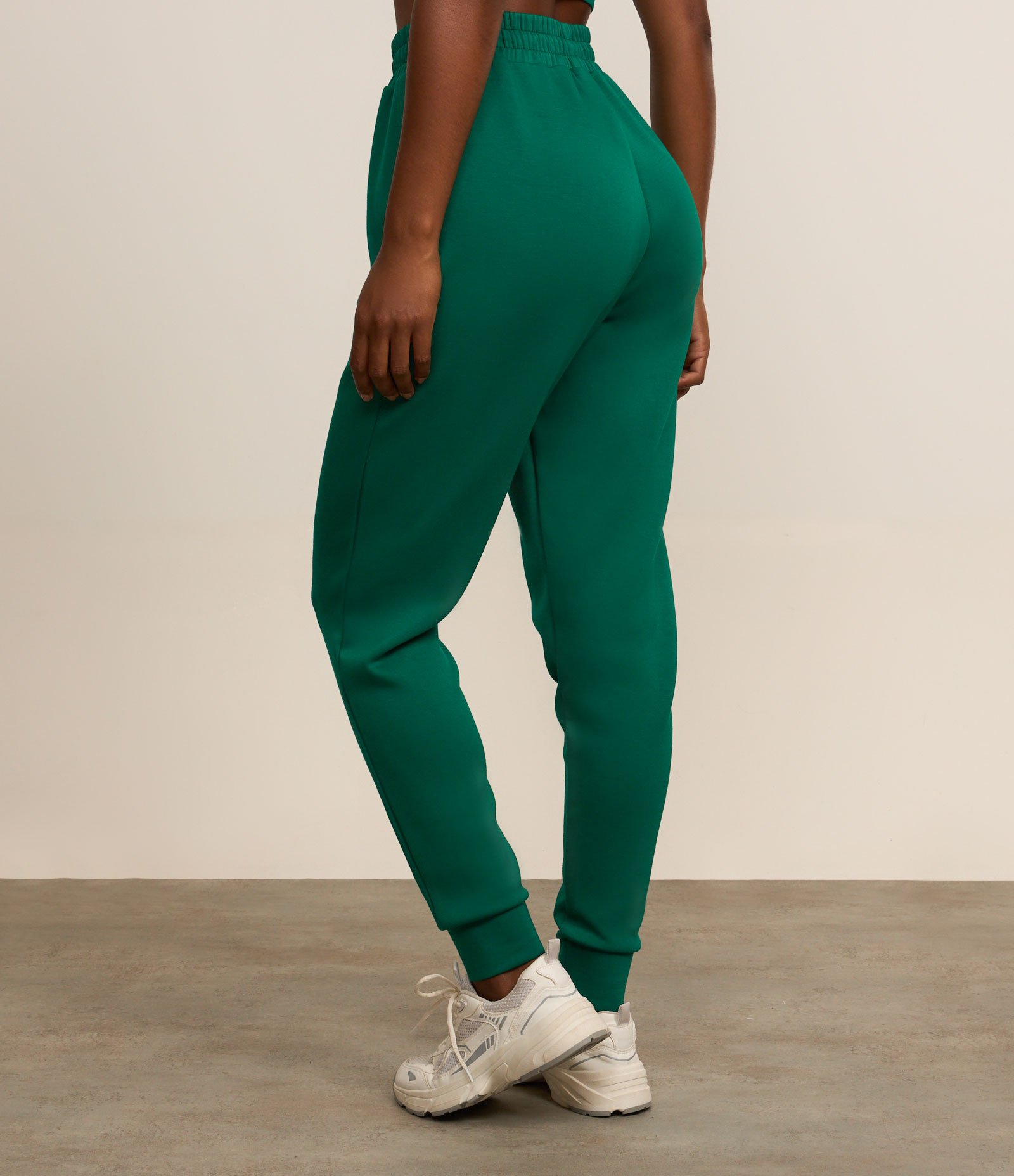 Calça Jogger em Microfibra com Cós Elástico Verde 3