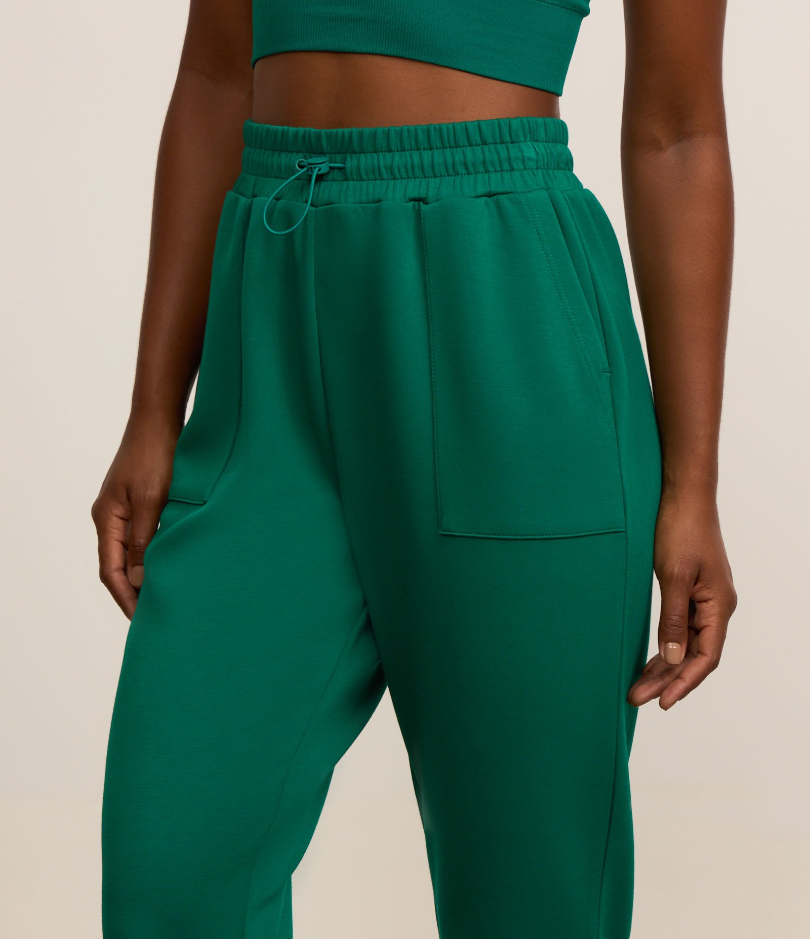 Calça Jogger em Microfibra com Cós Elástico Verde 4