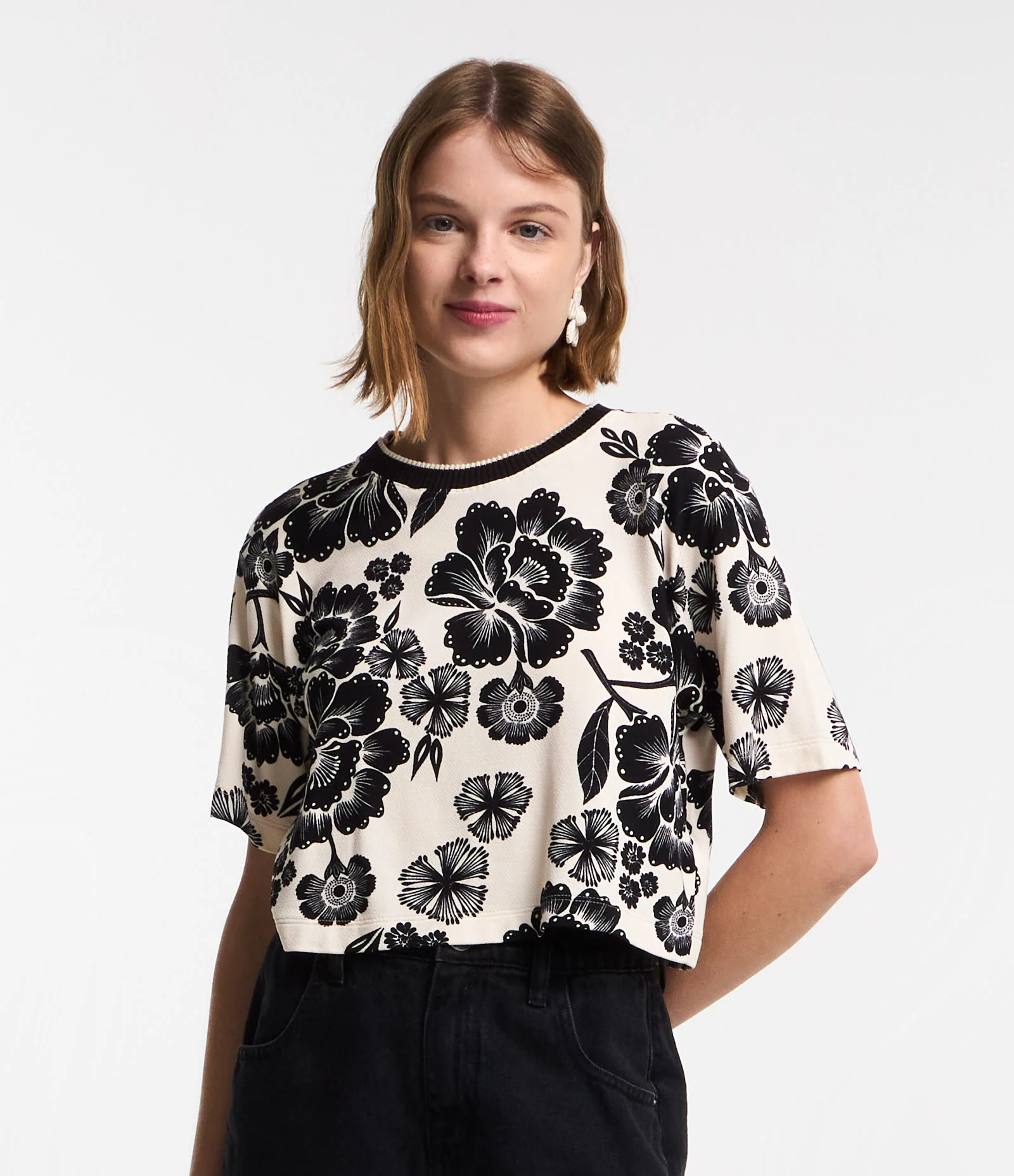 Blusa T-shirt em Crepe com Estampado Floral Branco 1
