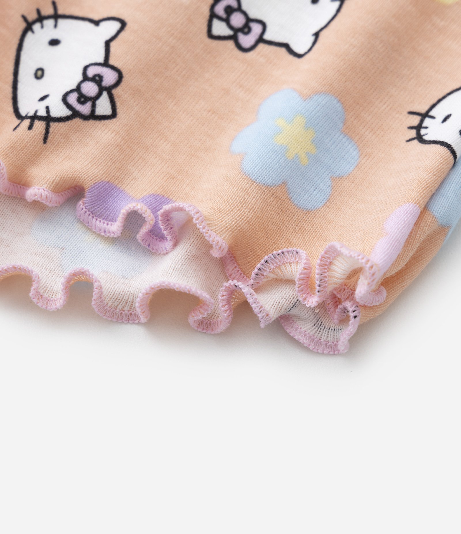 Pijama Infantil Curto com Estampa Hello Kitty - Tam 2 a 6 Anos Bege/Laranja 6