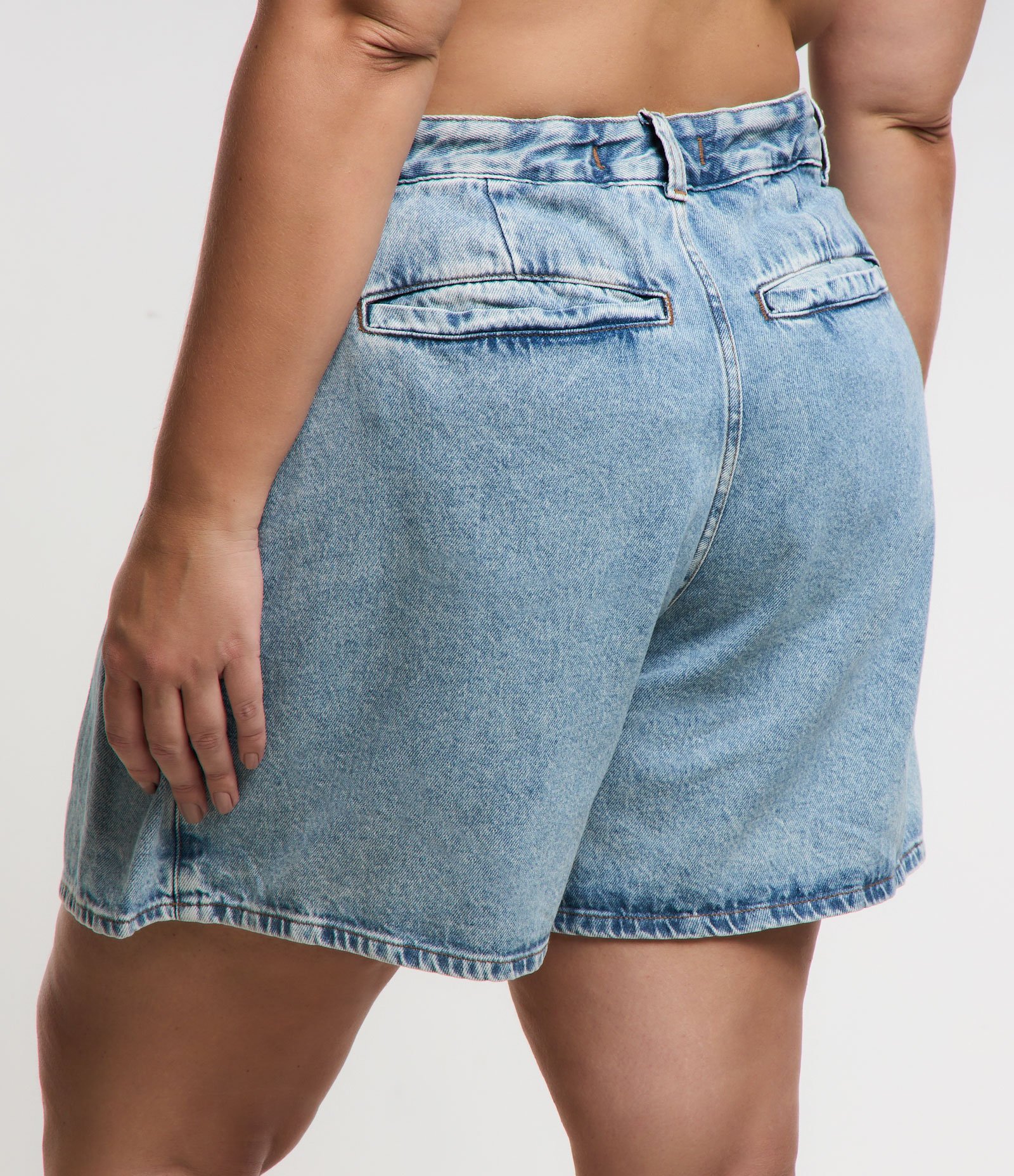Short Saia em Jeans com com Fivelas Curve & Plus Size Azul 4
