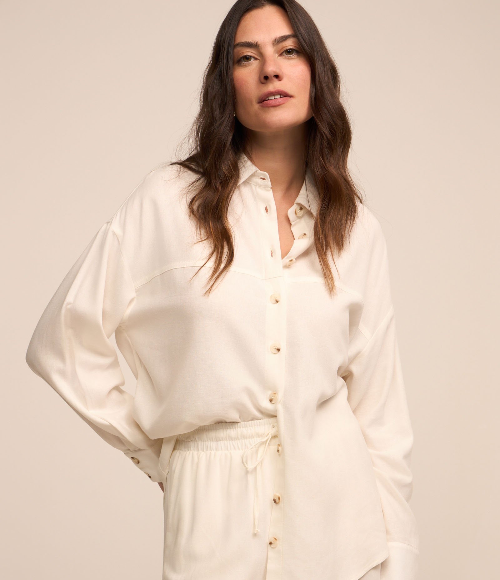 Camisa Alongada em Viscolinho com Recortes Branco Neve 1