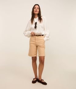 Bermuda Cintura Alta em Sarjas com Bolsos