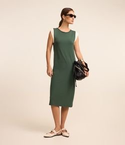 Vestido Midi em Moletinho com Cava Contrastante