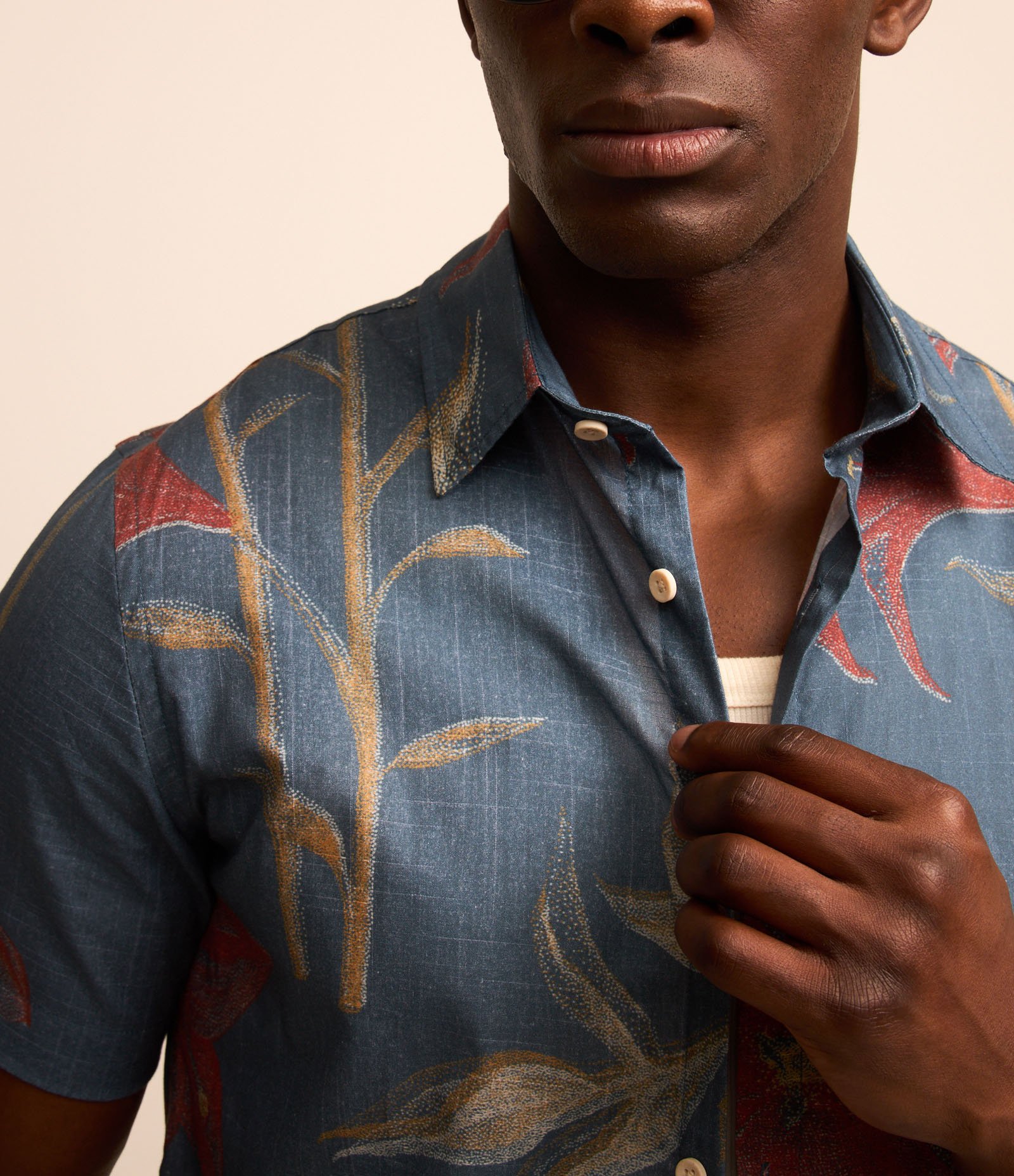 Camisa Regular em Voil com Estampa Pontilhada Floral Azul 3