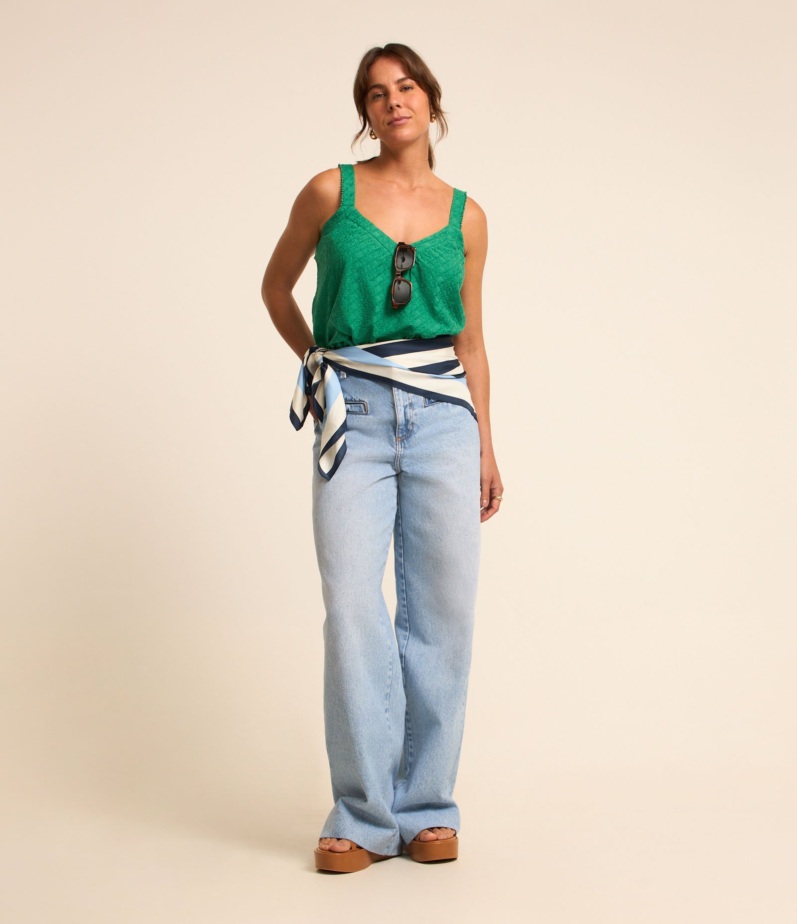 Calça Wide Leg em Jeans Denim com Bolso Diferencial Jeans Claro 2