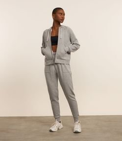 Calça Jogger em Microfibra com Cós Elástico