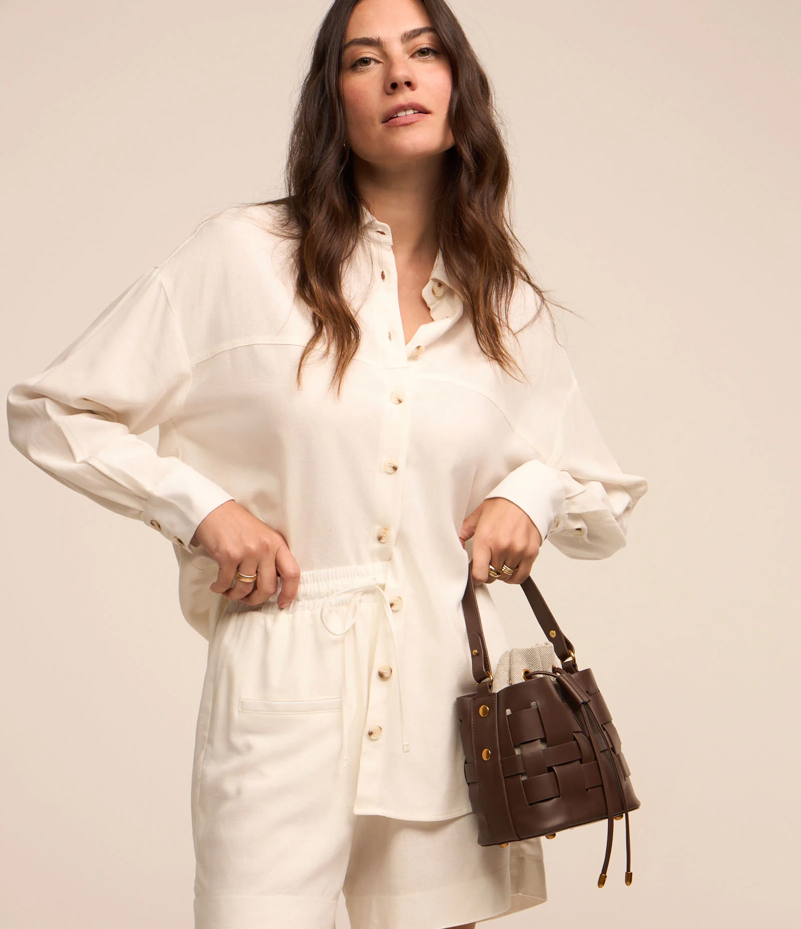 Short Reto em Linho Texturizado com Amarração e Bolsos Branco Neve 2