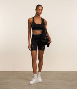 Bermuda em Poliamida sem Costura com Detalhe em Listra