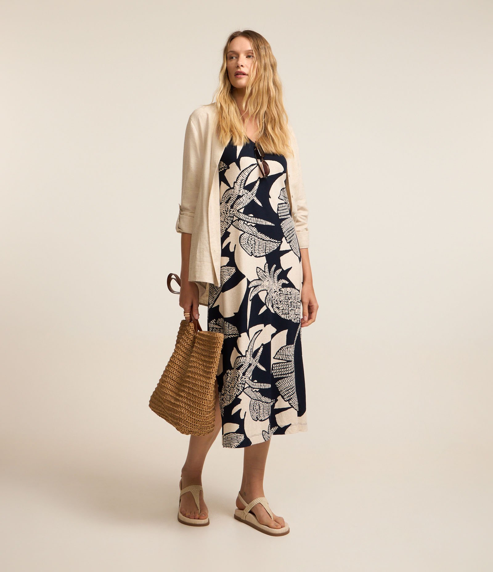 Vestido Evasê Midi em Viscose com Estampa Folhagem Abacaxi Azul/Off White 2