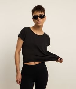 Camiseta Esportiva em Microfibra com Decote Redondo