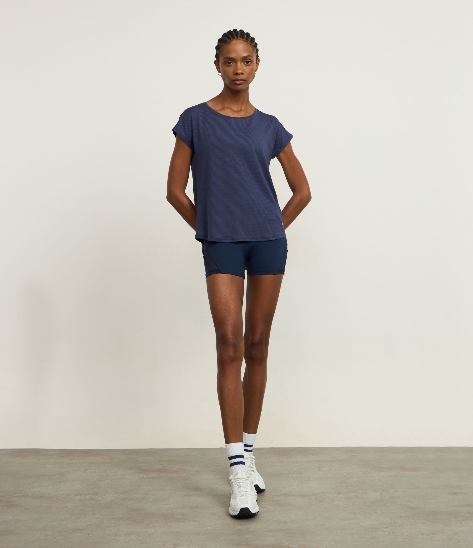 Camiseta Esportiva em Microfibra com Decote Redondo Azul Marinho 3