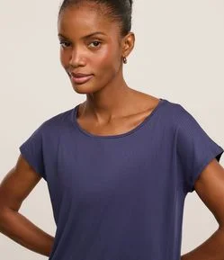 Camiseta Esportiva em Microfibra com Decote Redondo