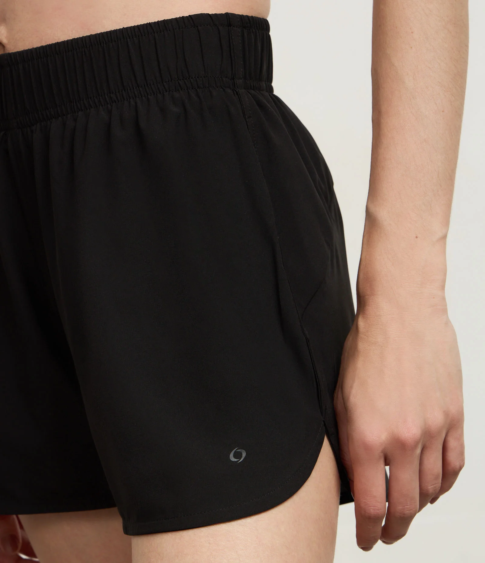 Bermuda Runner Esportiva com Bolsinho Funcional Preto 3