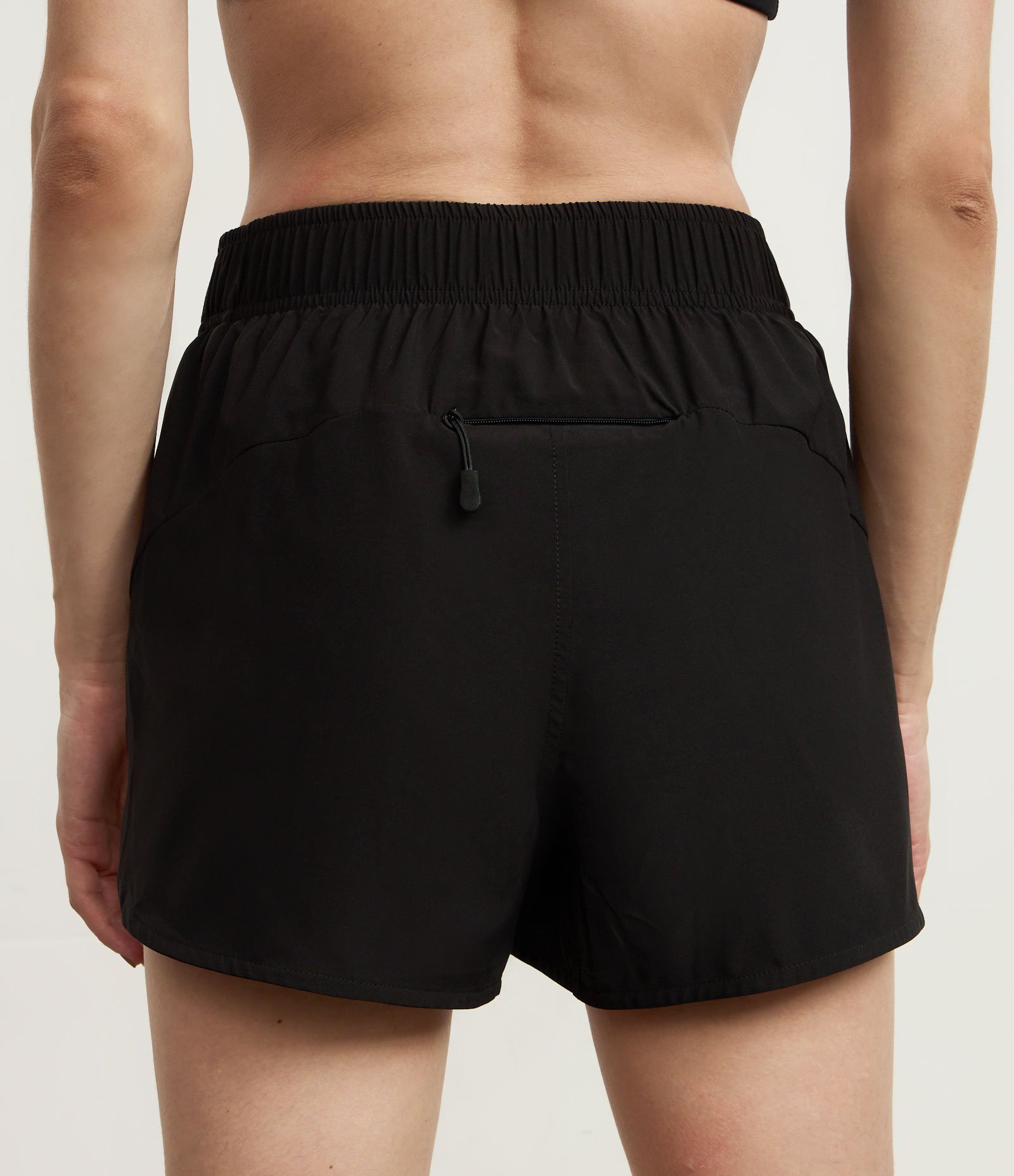 Bermuda Runner Esportiva com Bolsinho Funcional Preto 4